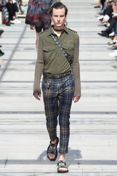 Look 25